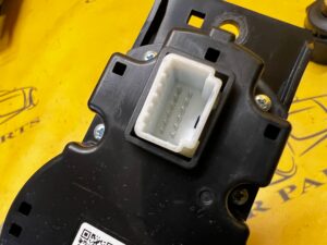 PANEL PRZEŁĄCZNIK STEROWANIA RADIEM NAWIGACJĄ INFINITI Q30