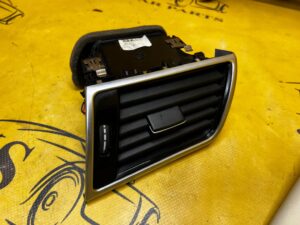 KRATKA NAWIEWU ZEWNETRZNA PRAWA DESKI KONSOLI MERCEDES GLS X166