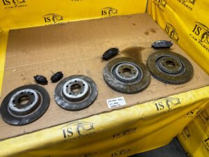 KOMPLET TARCZE KLOCKI HAMULCOWE PRZÓD TYŁ NISSAN QASHQAI III J12 1.5 B