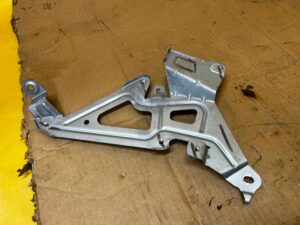 WSPORNIK MOCOWANIE UCHWYT STEROWNIKA ASYSTENTA PASA RUCHU MERCEDES GL X166