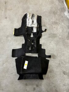 OSŁONA MATA WYGŁUSZENIE TUNELU ŚRODKOWEGO PORSCHE CAYENNE COUPE 9Y3 9Y0