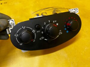 PANEL NAWIEWU KLIMATYZACJI DACIA DOKKER LODGY