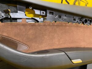 TAPICERKA DRZWI PRAWY PRZÓD AUDI A8 D4 ALCANTARA