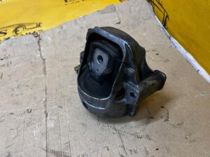 ŁAPA MOCOWANIE WSPORNIK PODUSZKA SILNIKA PORSCHE MACAN 95B 2.0 TFSI