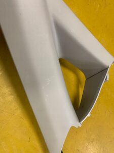 OSŁONA POSZYCIE SLUPKA A PRAWE PRZÓD NISSAN NV200