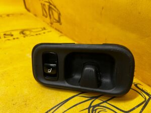 PRZEŁĄCZNIK SKŁADANIA OPARCIA KANAPY FOTELA TYŁ PRAWY MERCEDES C-KLASA W206