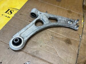 WAHACZ PRZÓD PRZEDNI LEWY CITROEN DS7 CROSSBACK X74