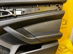 BOCZEK DRZWI PRZÓD PRZEDNIE PRAWE PRAWY PORSCHE PANAMERA 970 POLIFT LIFT