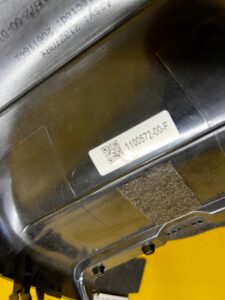 OSŁONA OBUDOWA KOLUMNY KIEROWNICZEJ GÓRNA TESLA MODEL 3 PRZEDLIFT