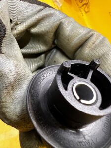 ODBÓJ ODBOJNIK BAGAŻNIKA PRAWY PORSCHE MACAN 95B