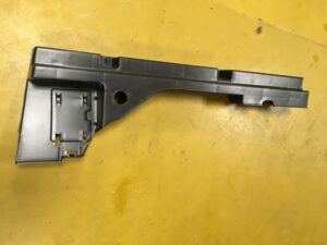 LISTWA WSPORNIK BAGAŻNIKA INFINITI Q30 GLA W156