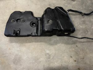 ZBIORNIK BAK WLEW POMPA PALIWA BMW 1 F40 BENZYNA