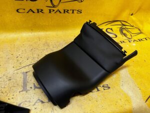 OSŁONA OBUDOWA KOLUMNY KIEROWNICZEJ GÓRNA TESLA MODEL 3 PRZEDLIFT