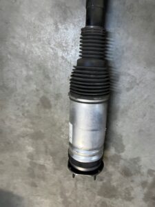 AMORTYZATOR MIECH PRAWY PRZÓD LR L462 DISCOVERY V