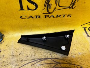 ZAŚLEPKA TRÓJKAT DRZWI TYŁ TYLNYCH PRAWA TOYOTA HILUX VIII 8