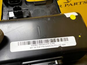 PANEL RAMKA BIEGÓW TUNEL PRZEŁĄCZNIKI NAPĘDU TOYOTA HILUX VIII 8 AUTOMAT