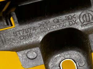 ZAŚLEPKA WSPORNIK OSŁONA FIAT 500 ABARTH 52057050