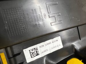 POSZYCIE OSŁONA OBUDOWA SŁUPKA ŚRODKOWEGO B LEWY 4 DRZWI FORD BRONCO 21-