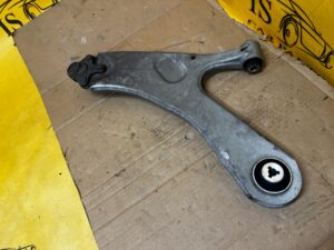 WAHACZ PRZÓD PRZEDNI PRAWY PEUGEOT 2008 II