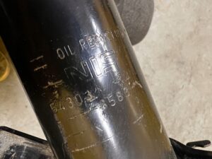 AMORTYZATOR PRZEDNI PRZÓD NISSAN LEAF I ZE0