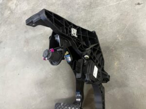 KOMPLET PEDAŁ POTENCJOMETR GAZU HAMULCA AUTOMAT PORSCHE MACAN 95B