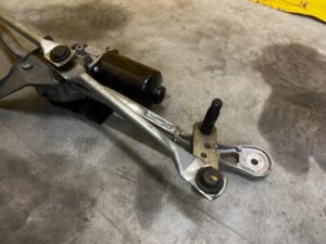 MECHANIZM SILNICZEK SILNIK WYCIERACZEK BMW 5 G30 G31 M5 F90