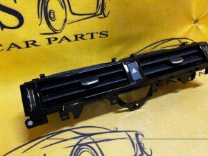 ŚRODKOWA KRATKA NAWIEWU LR DISCOVERY V L550 LIFT