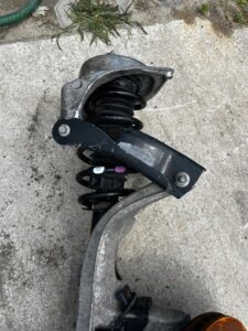 NOGA ZWROTNICA AMORTYZATOR MCPHERSON PRZÓD LEWY PEUGEOT 508 I 2.0 2.2 HDI