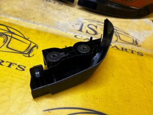 PROWADNICA OSŁONA PASA BEZPIECZEŃSTWA PRAWA RANGE ROVER VELAR L560