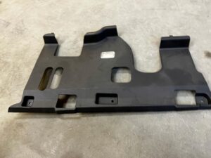 OSŁONA MASKOWNICA DOLNA KONSOLI DESKI LAND ROVER DISCOVERY 5 V L462 LHD