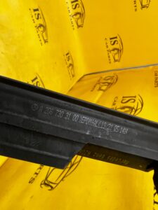 LISTWA OKIENNA SZYBOWA ZGARNIAJĄCA DRZWI TYŁ LEWY MERCEDES C-KLASA W206