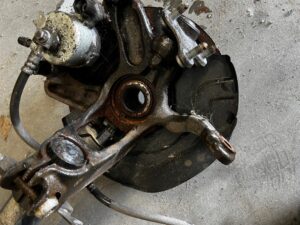 ZWROTNICA AMORTYZATOR MCPHERSON SPRĘŻYNA LEWA SKODA SCALA 1.0 TSI