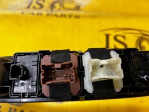 PANEL PRZEŁĄCZNIK SZYB LUSTEREK DRZWI PRZÓD LEWY DACIA SANDERO III