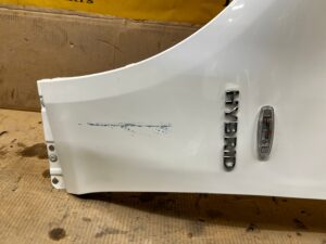 BŁOTNIK PRZÓD PRZEDNI LEWY INFINITI Q70 M35h BIAŁA PERŁA