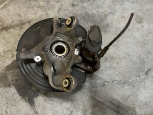 ZWROTNICA ZAWIESZENIE ZACISK TYŁ LEWY MERCEDES C-KLASA W206 2WD RWD