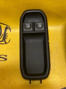 PANEL PRZEŁĄCZNIK SZYB KIEROWCA DACIA DUSTER II