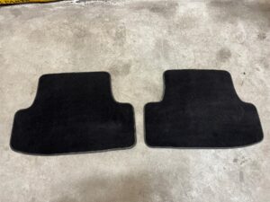 KOMPLET DYWANIKI WYCIERACZKI WELUROWE ORYGINALNE VW T-ROC 2GA