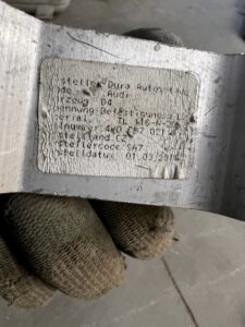 KOMPLET WSPORNIK MOCOWANIE DESKI KONSOLI LEWE PRAWE AUDI A8 D4