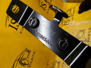 ZACZEP ZATRZASK KANAPY TYŁ SIEDZENIA DRUGIEGO RZĘDU TESLA MODEL 3 PRZEDLIFT