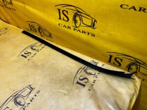 LISTWA SZYBY CZOŁOWEJ PRZÓD PRAWY MERCEDES GL X166