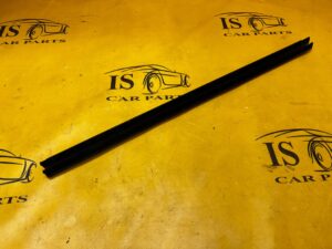 LISTWA ZGARNIAJĄCA SZYBY TYŁ LEWY PEUGEOT 3008 II