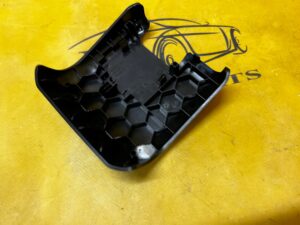 OSŁONA ZAŚLEPKA ZAWIASU 3 RZĘDU PRAWA RENAULT ESPACE VI