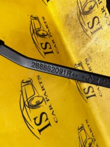 KOMPLET RAMIONA PIÓRA WYCIERACZEK PRZÓD DACIA SANDERO III 2023R