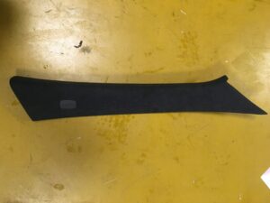 PRAWA OSŁONA POSZYCI SŁUPKA ALCANTARA INFINITI Q30