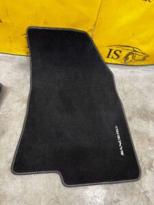 KOMPLET DYWANIKI WYCIERACZKI WELUROWE ORYGINALNE PREMIUM DACIA SANDERO III