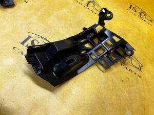 ŚLIZG MOCOWANIE WSPORNIK ZDERZAKA TYŁ PRAWY PORSCHE MACAN 95B