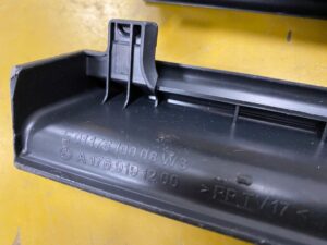 OSŁONA PROWADNICY SZYNY FOTELA MERCEDES INFINITI