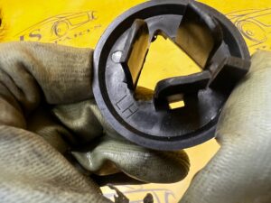 KOMPLET MOCOWANIA OSŁON PRZECIWSŁONECZNYCH CHEVROLET CORVETTE C5 97-04