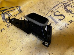 KRATKA NAWIEWU DESKI KONSOLI LEWA AUDI A8 D4