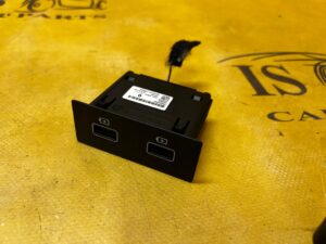 GNIAZDO USB PORT ŁADOWARKA RENAULT KADJAR CLIO V 5 ARKANA CAPTUR II